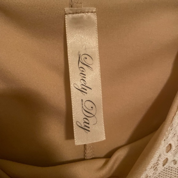 White lacy dress - Picture 5 of 7